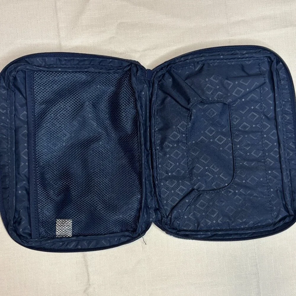 Vera Bradley Lighten Up Baby Wipes Pouch Blue Island Medallion Bag Navy White